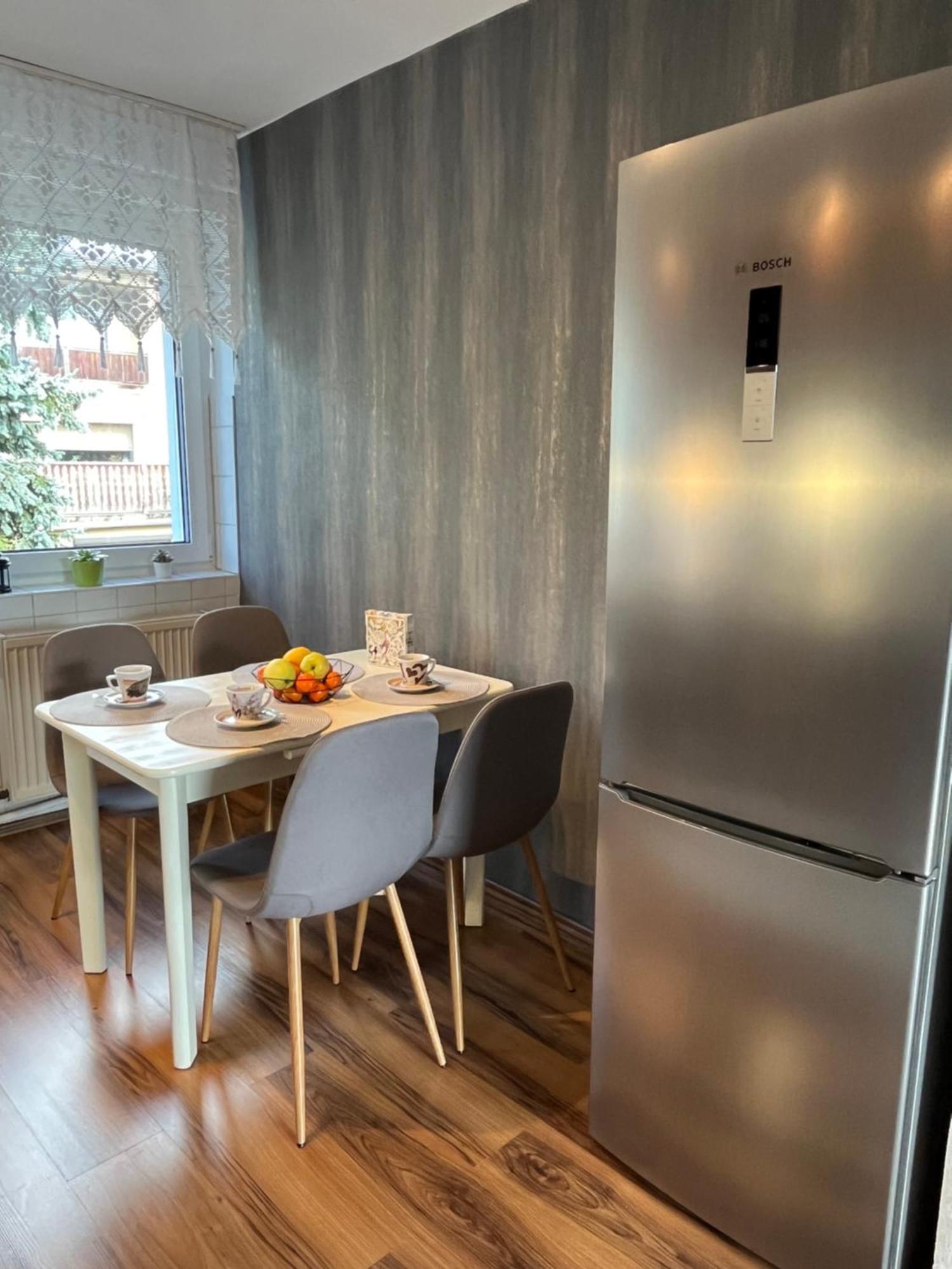 Sweet Home Cieplice Mountain View Apartament By The Main Park And Thermal Pools Еленя-Гура Экстерьер фото